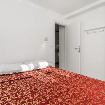 Apartment Stunning In With Wifi Rijeka